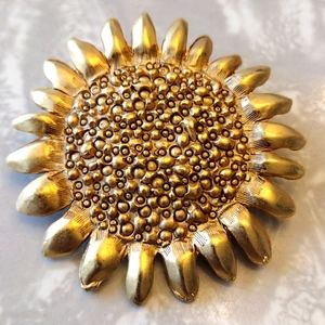 Beautiful faux gold sunflower brooch.
